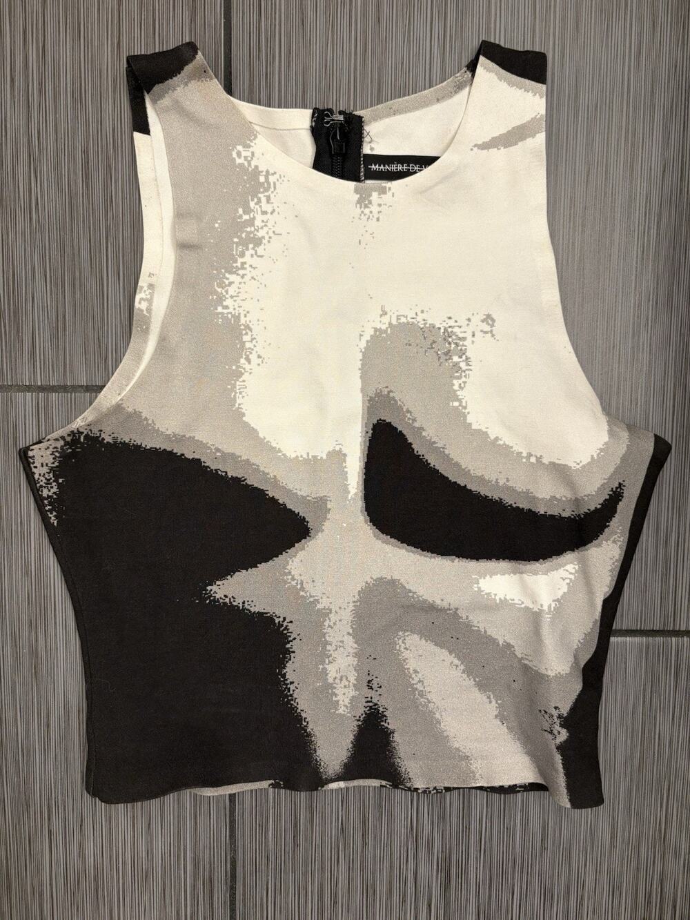 Manner+Dress Abstract Print Cropped Tank Top in Black & White